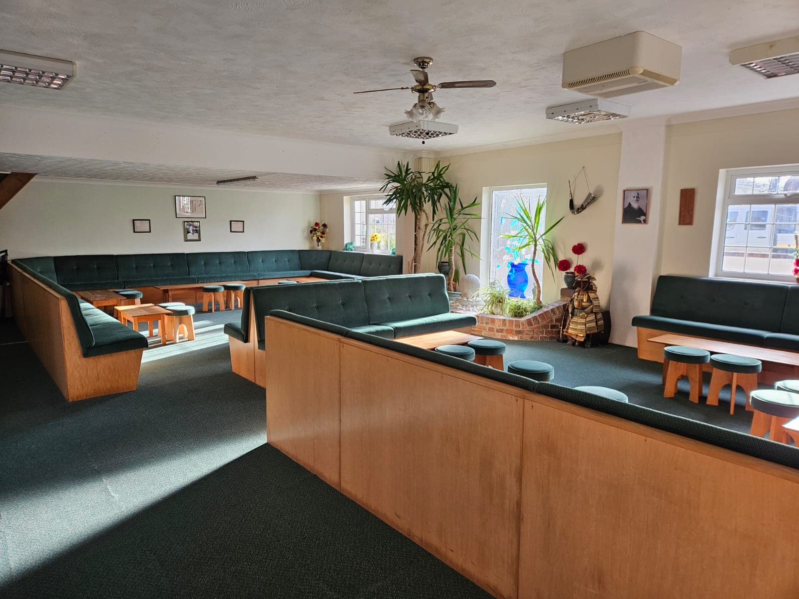 The lounge has ample room for course attendees